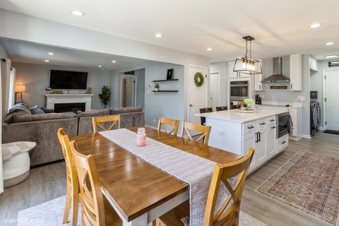 Tiny photo for 541 Sycamore Drive, Elk Grove Village, IL 60007 (MLS # 12495737)