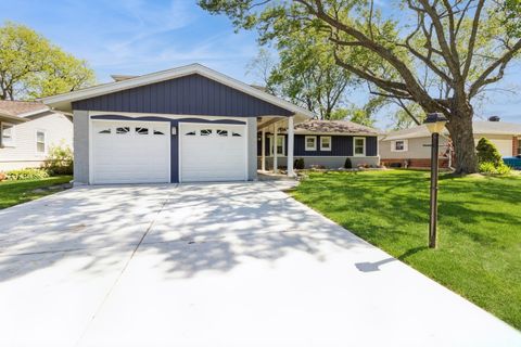 Tiny photo for 541 Sycamore Drive, Elk Grove Village, IL 60007 (MLS # 12495737)