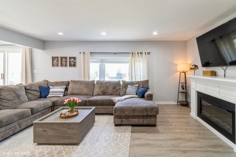 Tiny photo for 541 Sycamore Drive, Elk Grove Village, IL 60007 (MLS # 12495737)