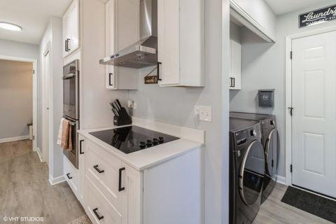 Tiny photo for 541 Sycamore Drive, Elk Grove Village, IL 60007 (MLS # 12495737)