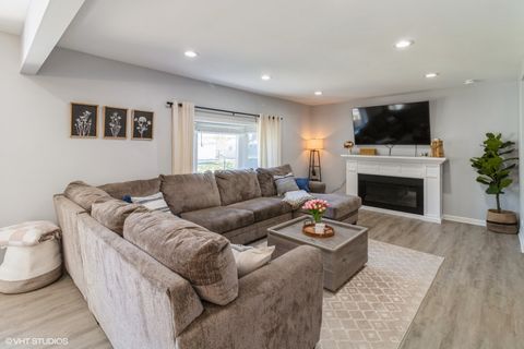 Tiny photo for 541 Sycamore Drive, Elk Grove Village, IL 60007 (MLS # 12495737)