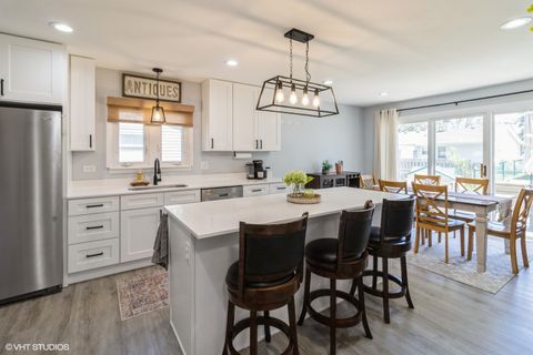 Tiny photo for 541 Sycamore Drive, Elk Grove Village, IL 60007 (MLS # 12495737)