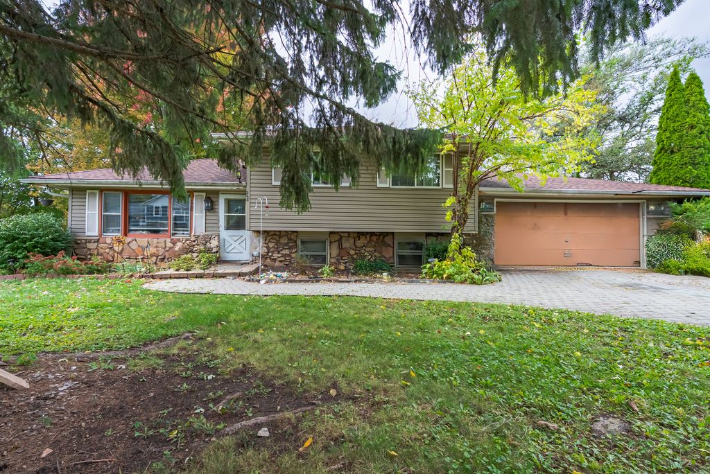 Photo for N268 Calvin Avenue, West Chicago, IL 60185 (MLS # 12502357)