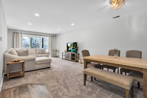 Tiny photo for 1400 N Yarmouth Place #407, Mount Prospect, IL 60056 (MLS # 12543611)