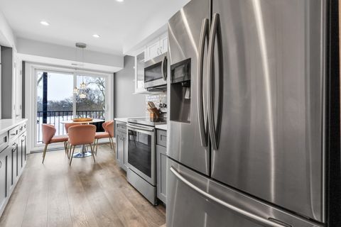 Tiny photo for 1400 N Yarmouth Place #407, Mount Prospect, IL 60056 (MLS # 12543611)