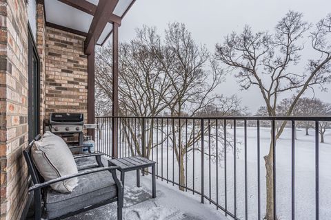 Tiny photo for 1400 N Yarmouth Place #407, Mount Prospect, IL 60056 (MLS # 12543611)