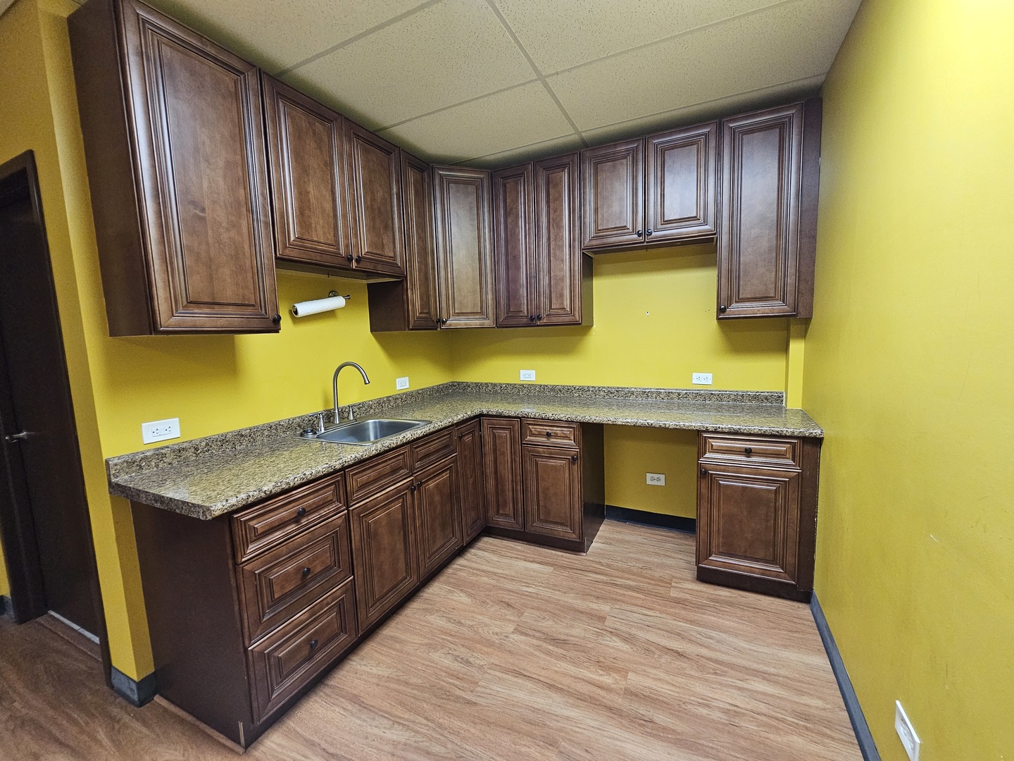 6600-04 W Roosevelt Road W