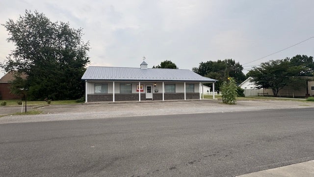 801 E Deyoung Street