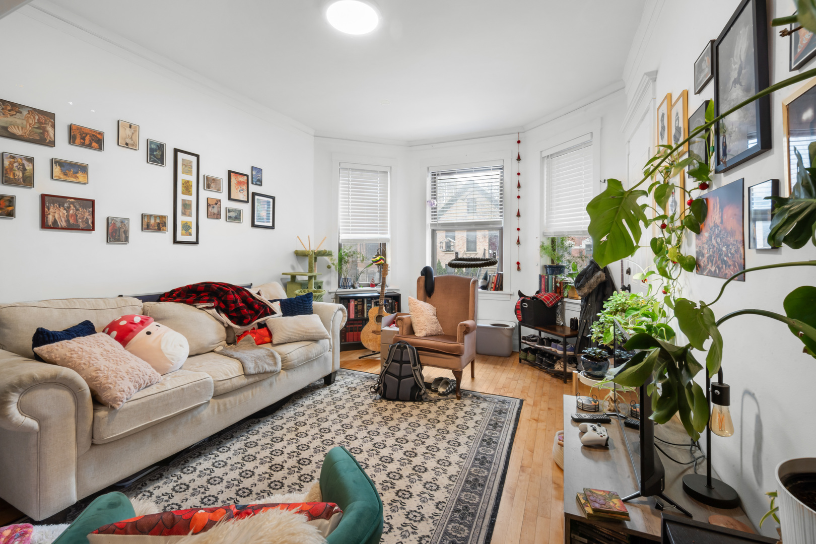 1133 N Winchester Avenue