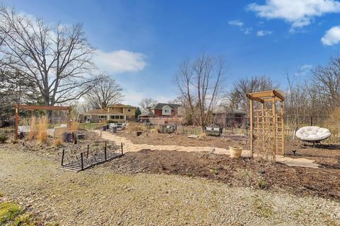 Tiny photo for 9761 Elm Terrace, Des Plaines, IL 60016 (MLS # 12587825)