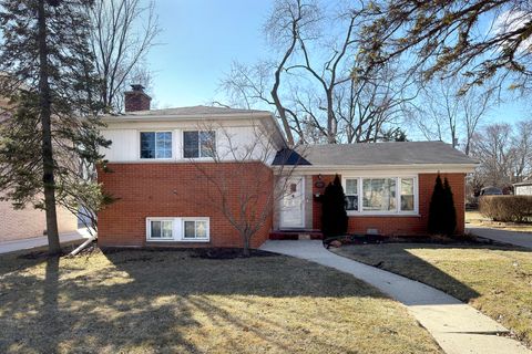 Photo of 240 Hatlen Avenue, Mount Prospect, IL 60056 (MLS # 12618681)