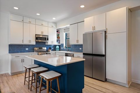 Tiny photo for 3308 N Greenview Avenue #B, Chicago, IL 60657 (MLS # 12594860)