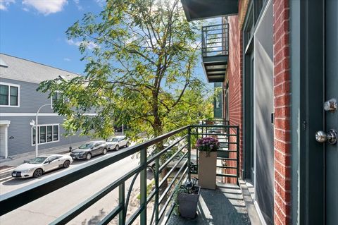 Tiny photo for 3308 N Greenview Avenue #B, Chicago, IL 60657 (MLS # 12594860)