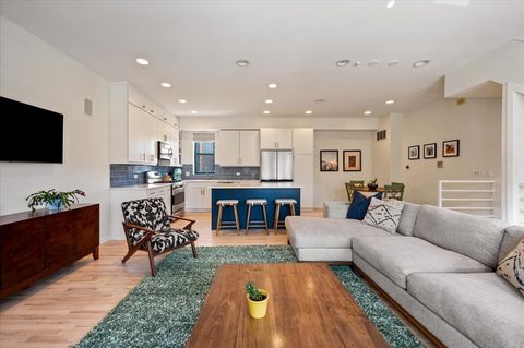 Tiny photo for 3308 N Greenview Avenue #B, Chicago, IL 60657 (MLS # 12594860)