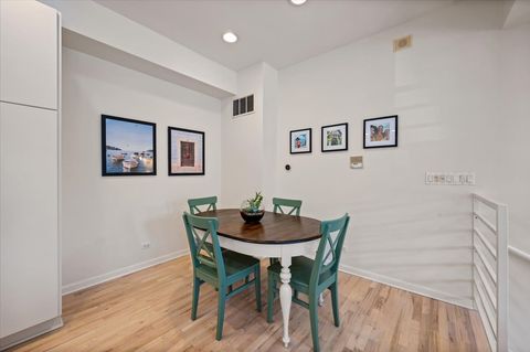 Tiny photo for 3308 N Greenview Avenue #B, Chicago, IL 60657 (MLS # 12594860)