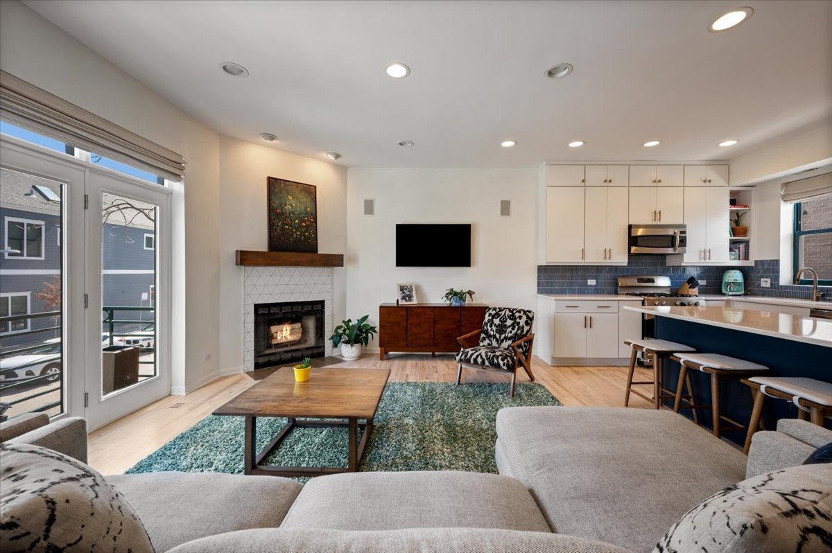 3308 N Greenview Avenue B