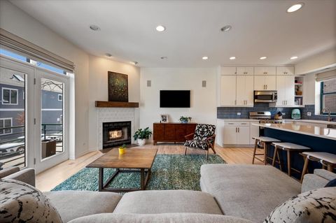 Tiny photo for 3308 N Greenview Avenue #B, Chicago, IL 60657 (MLS # 12594860)