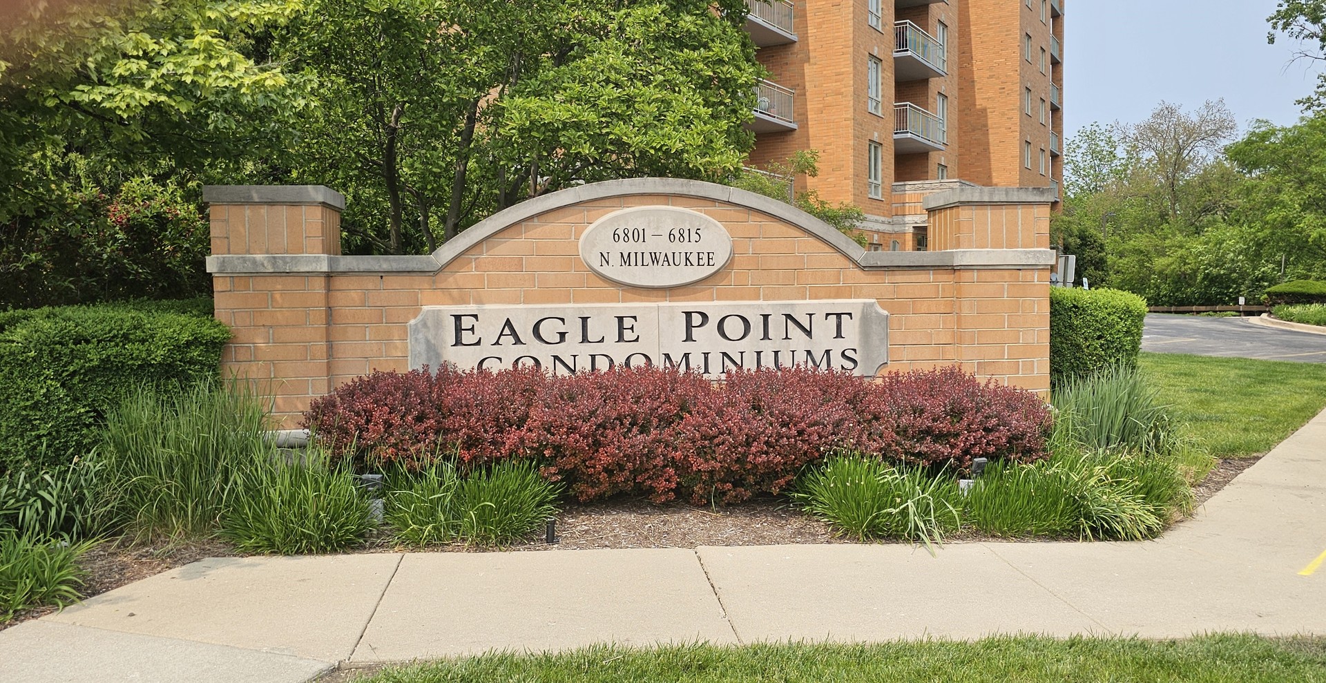 6807 N Milwaukee Avenue 303