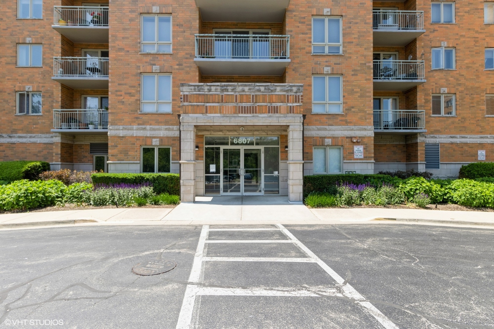 6807 N Milwaukee Avenue 303