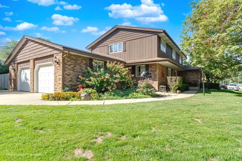 Tiny photo for 519 OAK Drive, East Dundee, IL 60118 (MLS # 12482920)