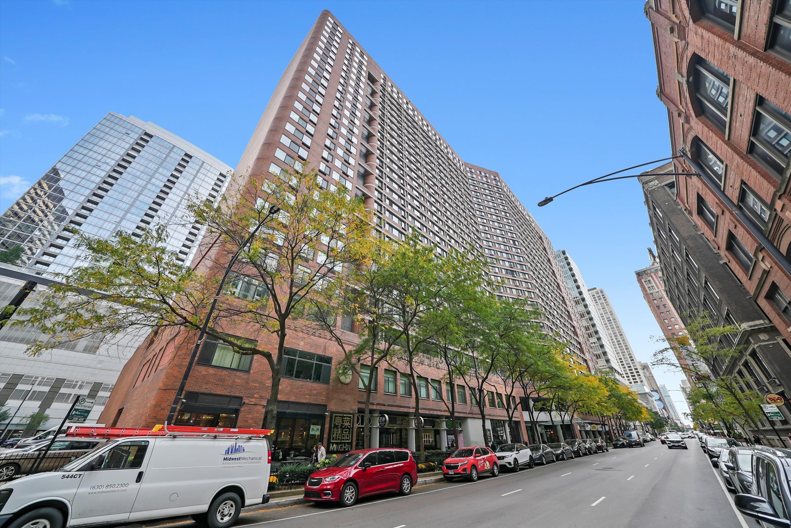 211 E Ohio Street 2707