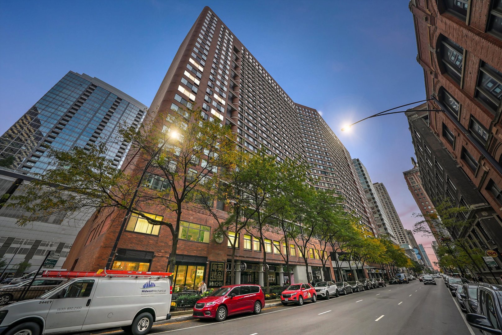 211 E Ohio Street 2707