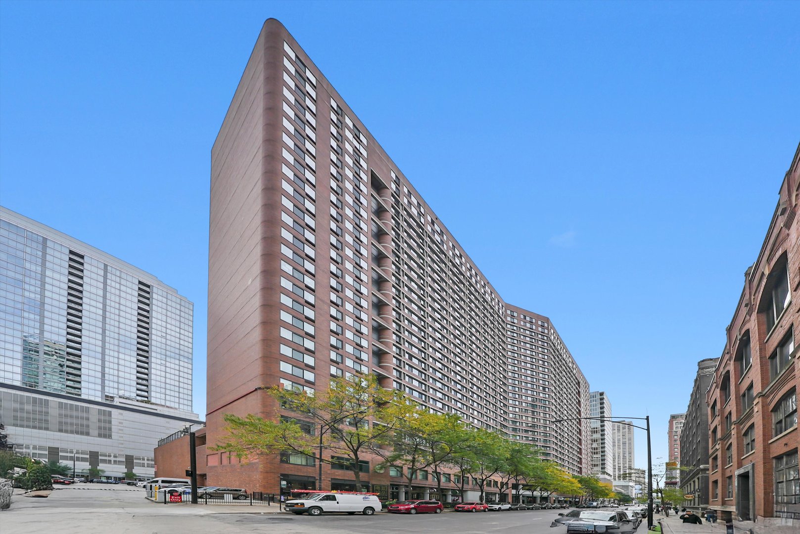 211 E Ohio Street 2707