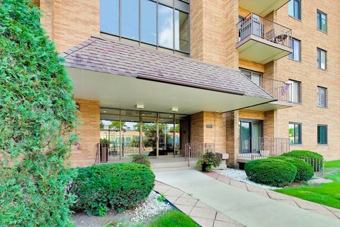 Tiny photo for 1717 W CRYSTAL Lane #203, Mount Prospect, IL 60056 (MLS # 12742022)