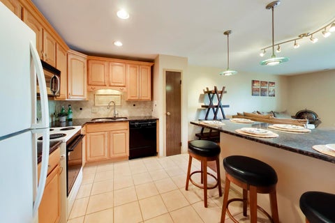 Tiny photo for 1717 W CRYSTAL Lane #203, Mount Prospect, IL 60056 (MLS # 12742022)