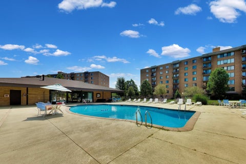 Tiny photo for 1717 W CRYSTAL Lane #203, Mount Prospect, IL 60056 (MLS # 12742022)