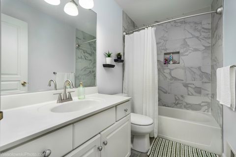 Tiny photo for 207 Locksley Drive, Streamwood, IL 60107 (MLS # 12626599)