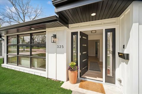 Tiny photo for 325 Park Place, Glencoe, IL 60022 (MLS # 12531339)