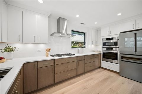 Tiny photo for 325 Park Place, Glencoe, IL 60022 (MLS # 12531339)