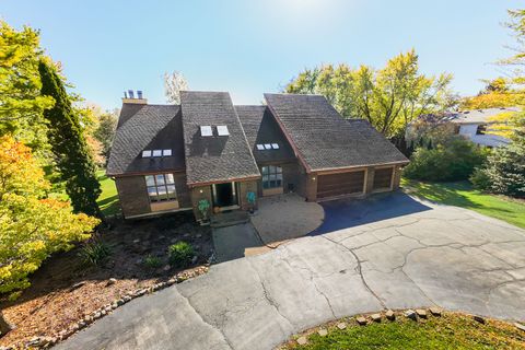 336 ROBERTS Road Inverness IL 60010