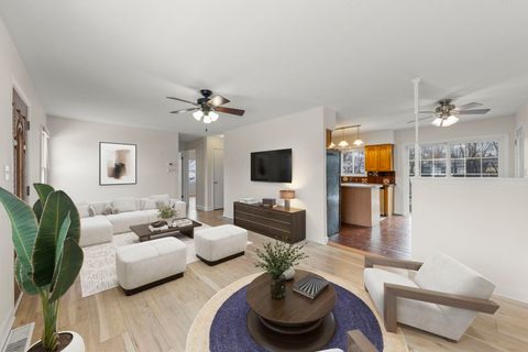 Tiny photo for 422 Best Avenue, DeKalb, IL 60115 (MLS # 12546117)