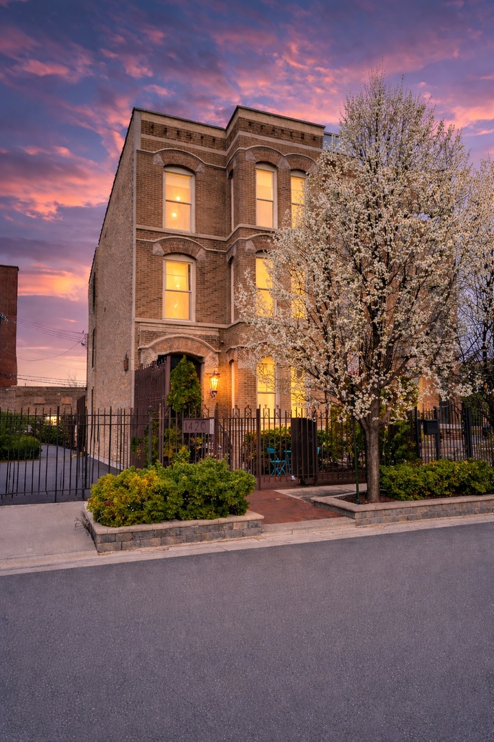 1420 W Fulton Street, Chicago, IL, 60607 1 1420 W Fulton Street