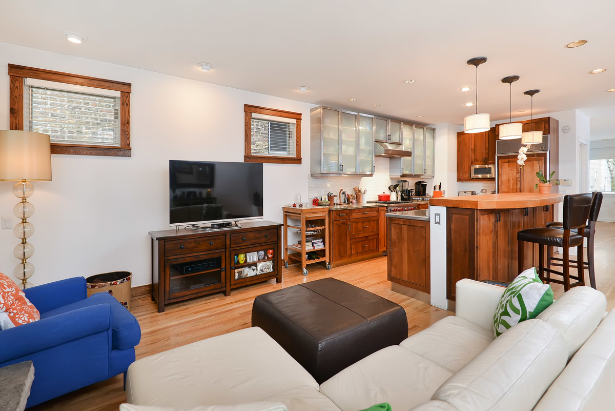 2317 N Greenview Avenue