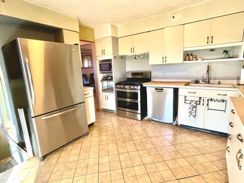 Tiny photo for 1214 N crabtree Lane, Mount Prospect, IL 60056 (MLS # 12450028)