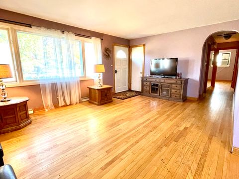 Tiny photo for 1214 N crabtree Lane, Mount Prospect, IL 60056 (MLS # 12450028)