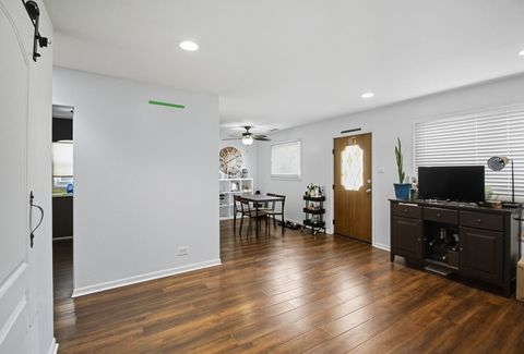 Tiny photo for 6611 W 83RD Street, Burbank, IL 60459 (MLS # 12487129)