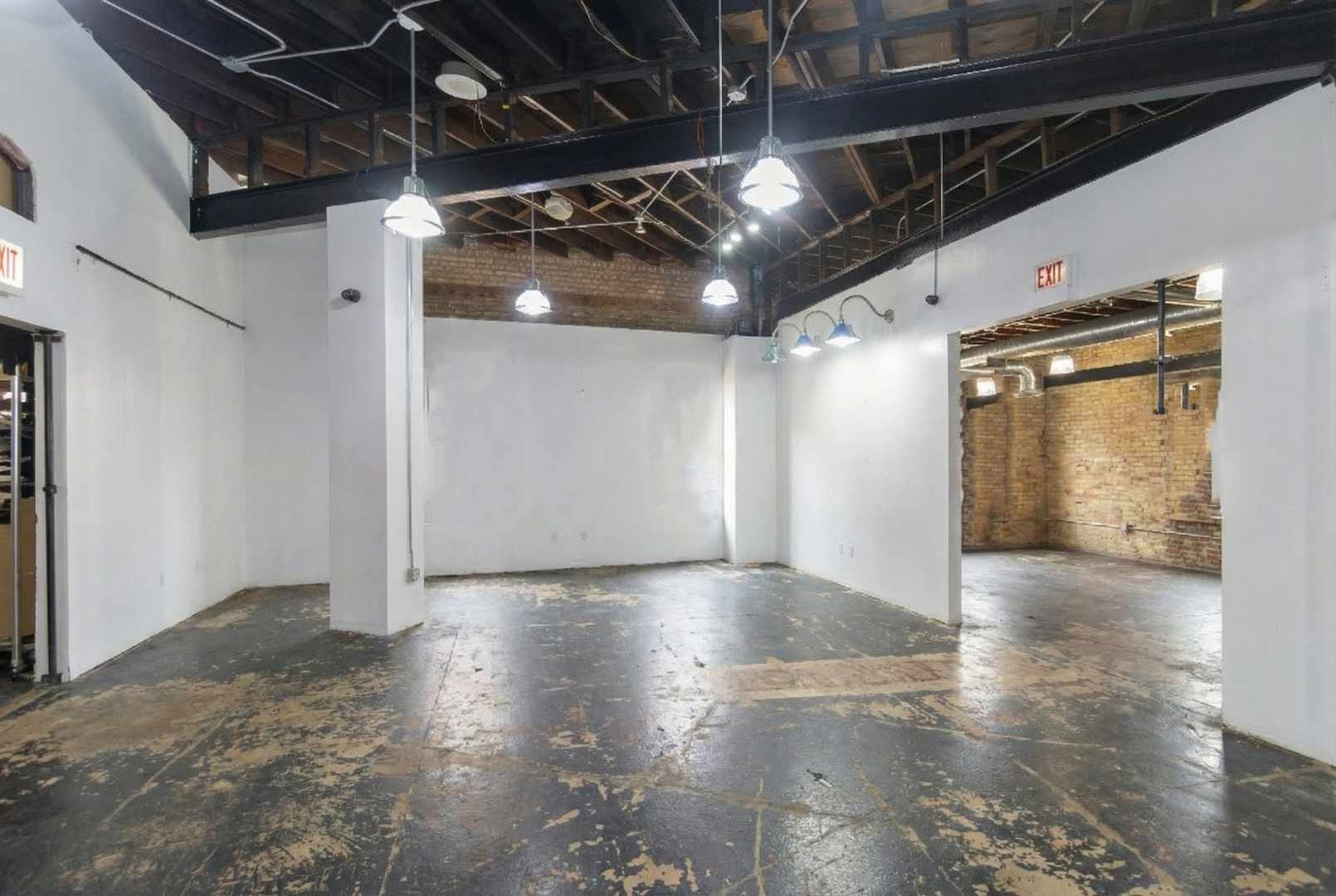 2950 W Fullerton Avenue