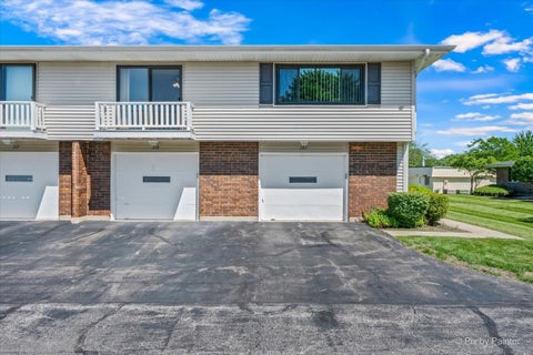 Tiny photo for 121 Millbrook Lane #121, Schaumburg, IL 60193 (MLS # 12701190)