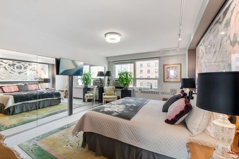 Tiny photo for 3180 N Lake Shore Drive #6E, Chicago, IL 60657 (MLS # 12627327)