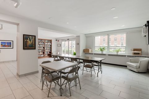 Tiny photo for 3180 N Lake Shore Drive #6E, Chicago, IL 60657 (MLS # 12627327)