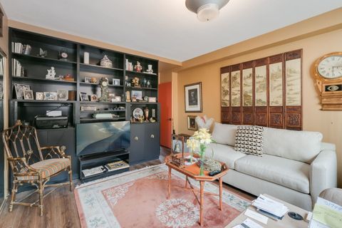 Tiny photo for 3180 N Lake Shore Drive #6E, Chicago, IL 60657 (MLS # 12627327)