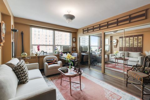 Tiny photo for 3180 N Lake Shore Drive #6E, Chicago, IL 60657 (MLS # 12627327)