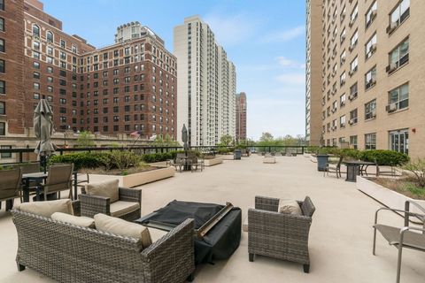 Tiny photo for 3180 N Lake Shore Drive #6E, Chicago, IL 60657 (MLS # 12627327)