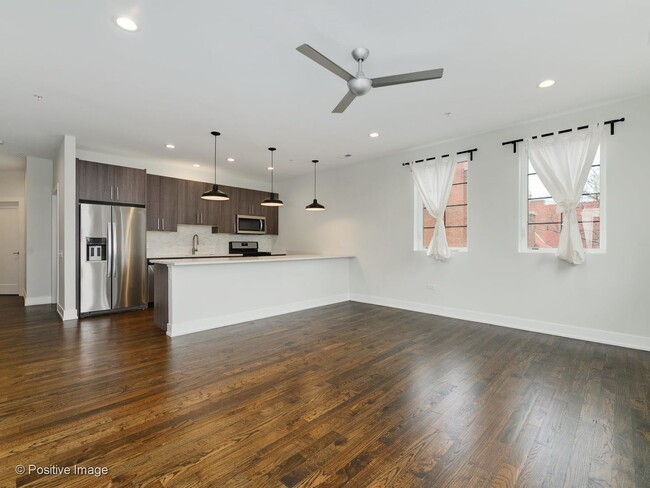 5055 S Dorchester Avenue 206