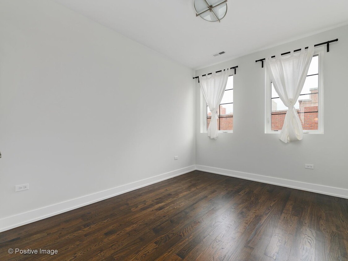 5055 S Dorchester Avenue 206