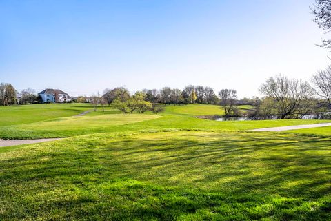 Townhouse in Mundelein IL 2137 Yellowstone Boulevard 36.jpg